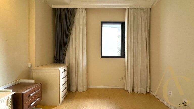 Apartamento à venda – 4 quartos sendo 1 suíte – Centro | Florianópolis/SC.