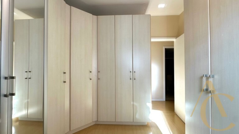 Apartamento à venda – 4 quartos sendo 1 suíte – Centro | Florianópolis/SC.