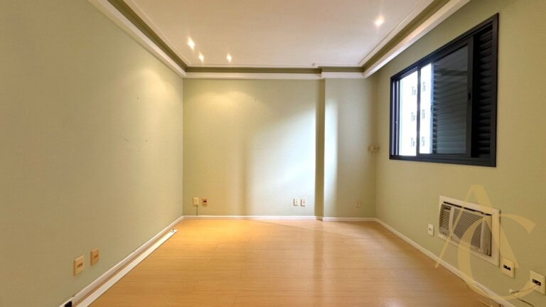 Apartamento à venda – 4 quartos sendo 1 suíte – Centro | Florianópolis/SC.