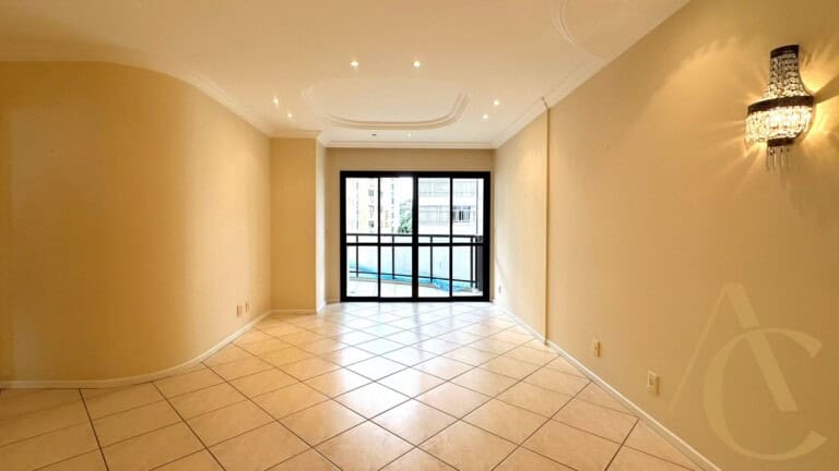 Apartamento à venda – 4 quartos sendo 1 suíte – Centro | Florianópolis/SC.