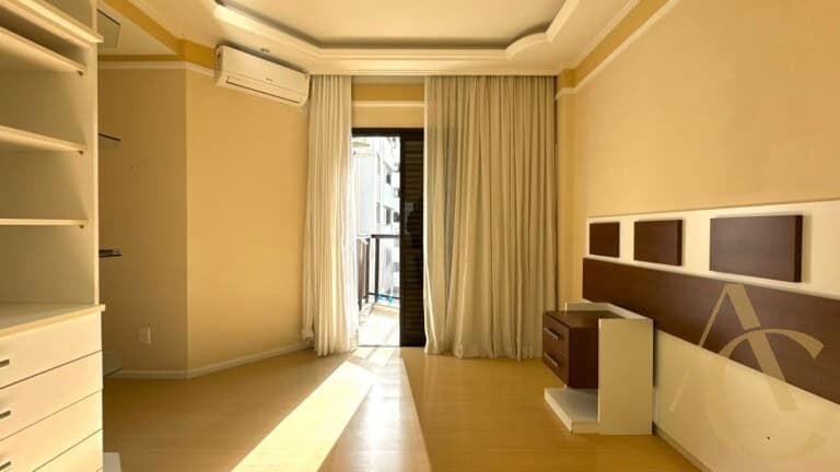 Apartamento à venda – 4 quartos sendo 1 suíte – Centro | Florianópolis/SC.