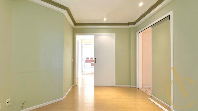 Apartamento à venda – 4 quartos sendo 1 suíte – Centro | Florianópolis/SC.