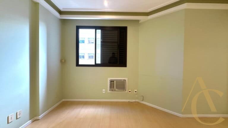 Apartamento à venda – 4 quartos sendo 1 suíte – Centro | Florianópolis/SC.
