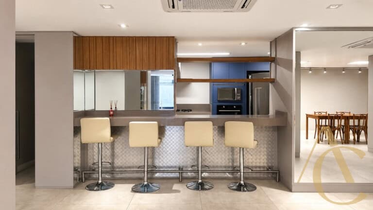 Apartamento à venda – 4 quartos sendo 1 suíte – Centro | Florianópolis/SC.