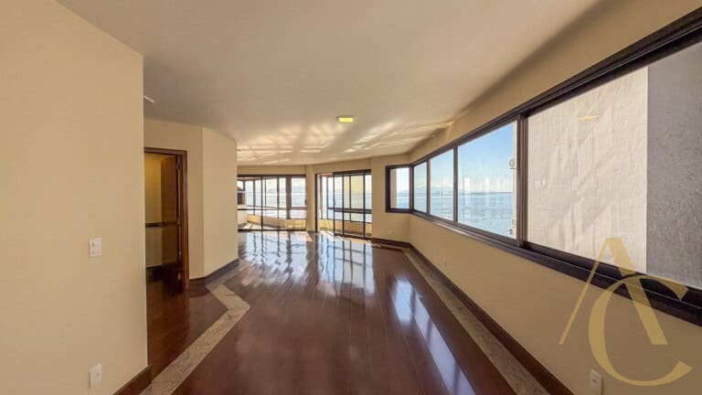 Apartamento para alugar  – 4 quartos sendo 1 suíte – Centro | Florianópolis/SC