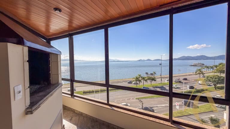 Apartamento para alugar  – 4 quartos sendo 1 suíte – Centro | Florianópolis/SC