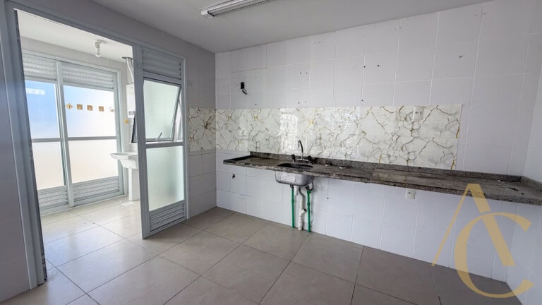 Apartamento para alugar – 3 suítes –  Abraão | Florianópolis/SC.