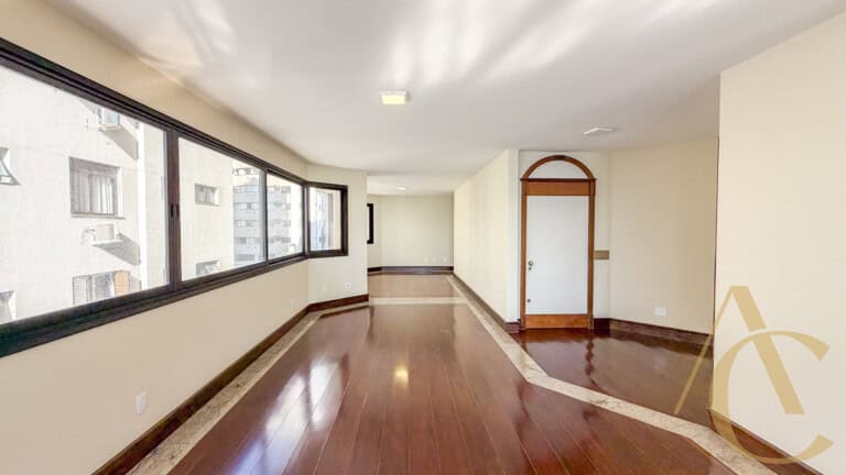 Apartamento para alugar  – 4 quartos sendo 1 suíte – Centro | Florianópolis/SC