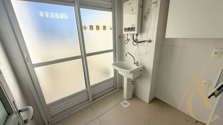 Apartamento para alugar – 3 suítes –  Abraão | Florianópolis/SC.