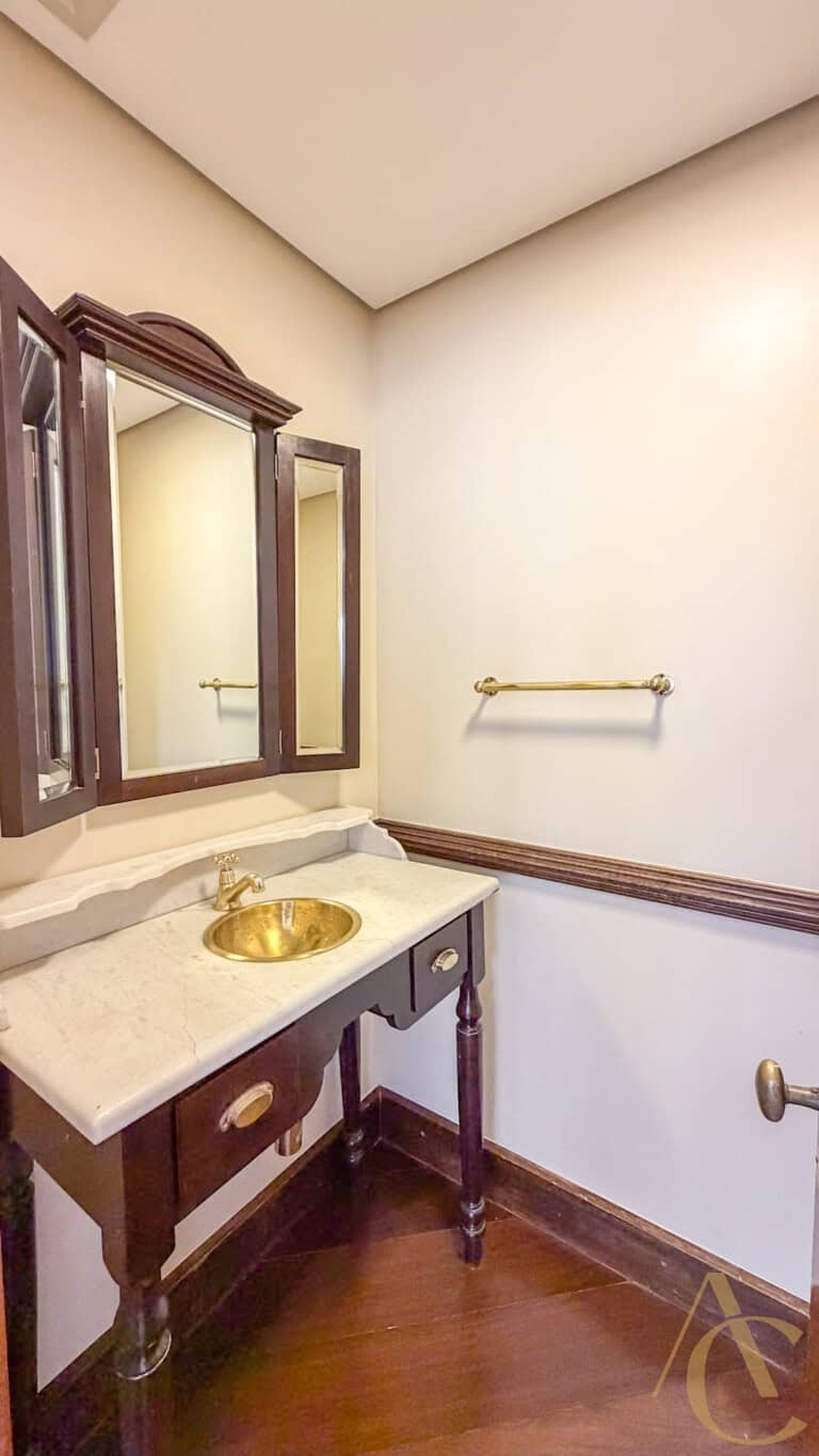Apartamento para alugar  – 4 quartos sendo 1 suíte – Centro | Florianópolis/SC