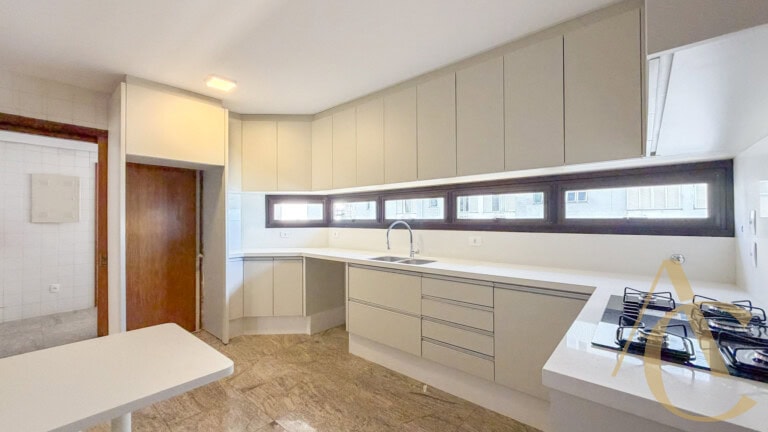 Apartamento para alugar  – 4 quartos sendo 1 suíte – Centro | Florianópolis/SC