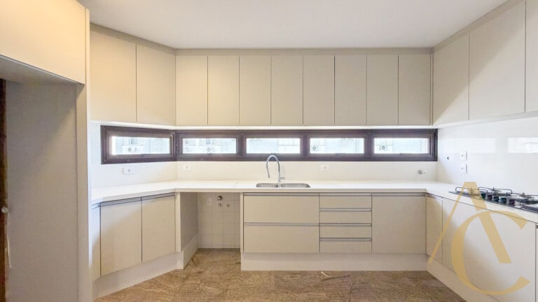 Apartamento para alugar  – 4 quartos sendo 1 suíte – Centro | Florianópolis/SC