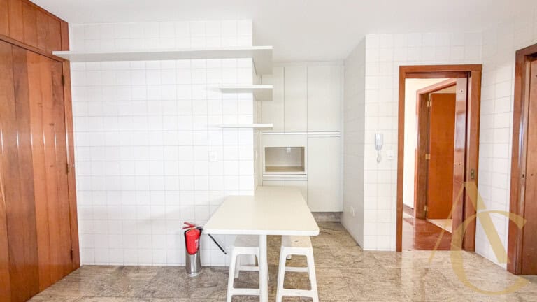 Apartamento para alugar  – 4 quartos sendo 1 suíte – Centro | Florianópolis/SC