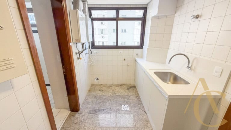 Apartamento para alugar  – 4 quartos sendo 1 suíte – Centro | Florianópolis/SC