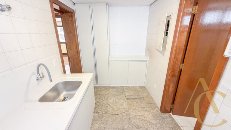Apartamento para alugar  – 4 quartos sendo 1 suíte – Centro | Florianópolis/SC
