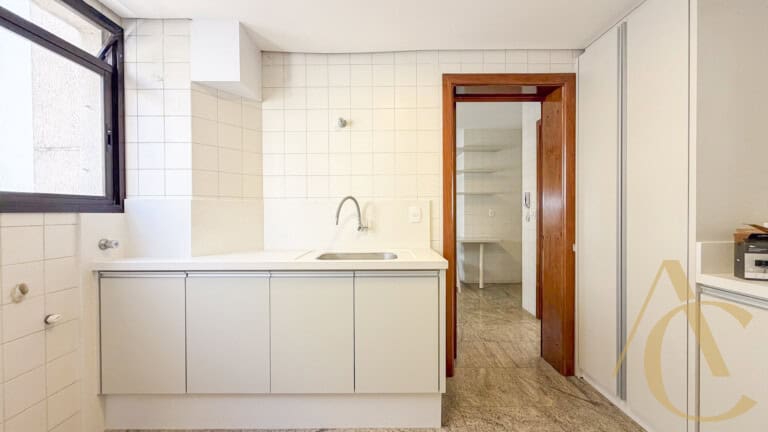 Apartamento para alugar  – 4 quartos sendo 1 suíte – Centro | Florianópolis/SC