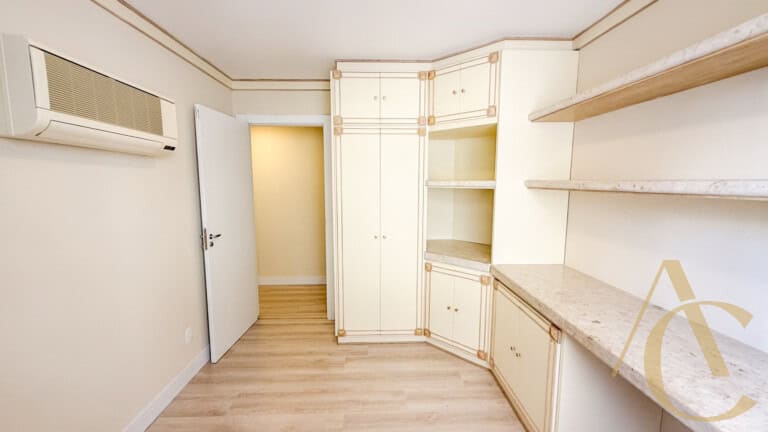 Apartamento para alugar  – 4 quartos sendo 1 suíte – Centro | Florianópolis/SC