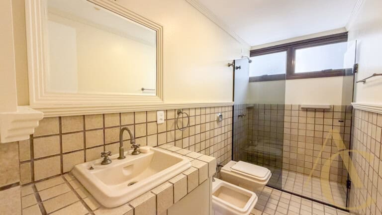 Apartamento para alugar  – 4 quartos sendo 1 suíte – Centro | Florianópolis/SC