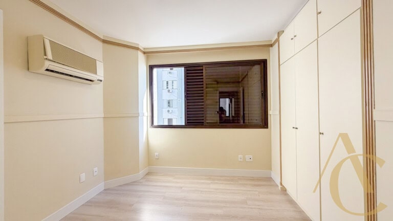 Apartamento para alugar  – 4 quartos sendo 1 suíte – Centro | Florianópolis/SC