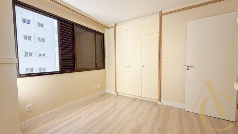 Apartamento para alugar  – 4 quartos sendo 1 suíte – Centro | Florianópolis/SC