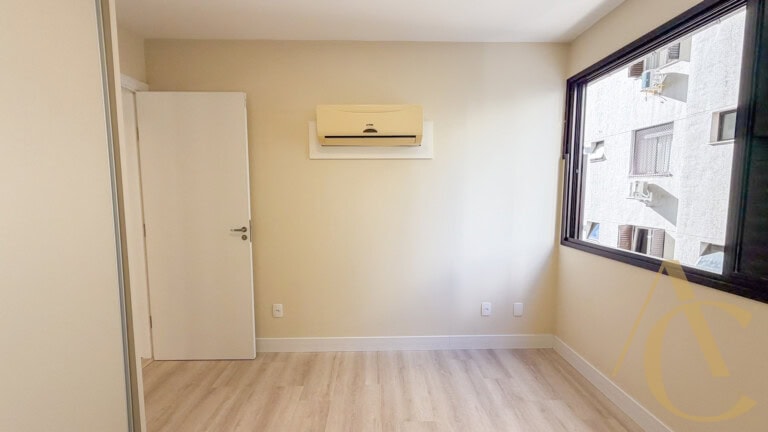 Apartamento para alugar  – 4 quartos sendo 1 suíte – Centro | Florianópolis/SC