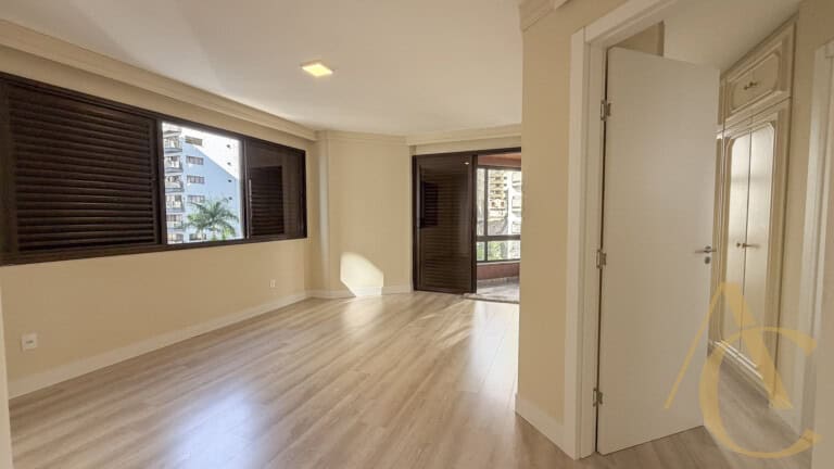 Apartamento para alugar  – 4 quartos sendo 1 suíte – Centro | Florianópolis/SC