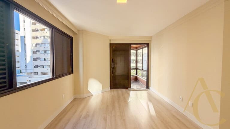 Apartamento para alugar  – 4 quartos sendo 1 suíte – Centro | Florianópolis/SC