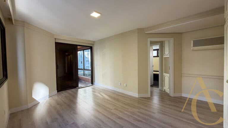 Apartamento para alugar  – 4 quartos sendo 1 suíte – Centro | Florianópolis/SC