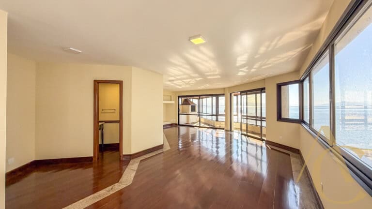 Apartamento para alugar  – 4 quartos sendo 1 suíte – Centro | Florianópolis/SC