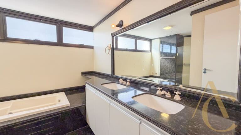 Apartamento para alugar  – 4 quartos sendo 1 suíte – Centro | Florianópolis/SC