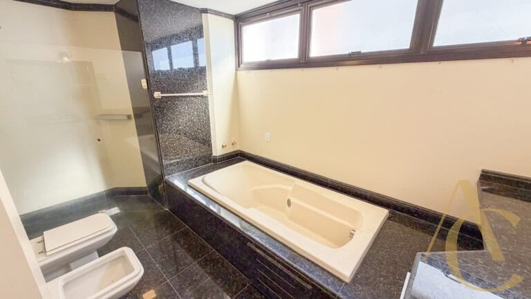 Apartamento para alugar  – 4 quartos sendo 1 suíte – Centro | Florianópolis/SC