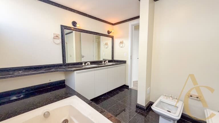 Apartamento para alugar  – 4 quartos sendo 1 suíte – Centro | Florianópolis/SC