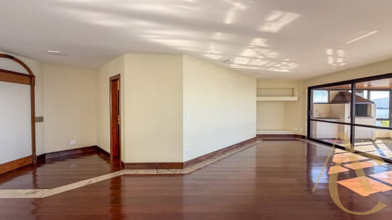 Apartamento para alugar  – 4 quartos sendo 1 suíte – Centro | Florianópolis/SC