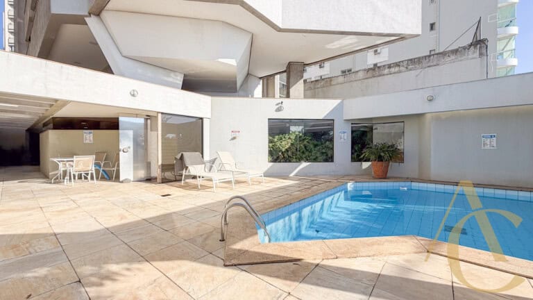 Apartamento para alugar  – 4 quartos sendo 1 suíte – Centro | Florianópolis/SC