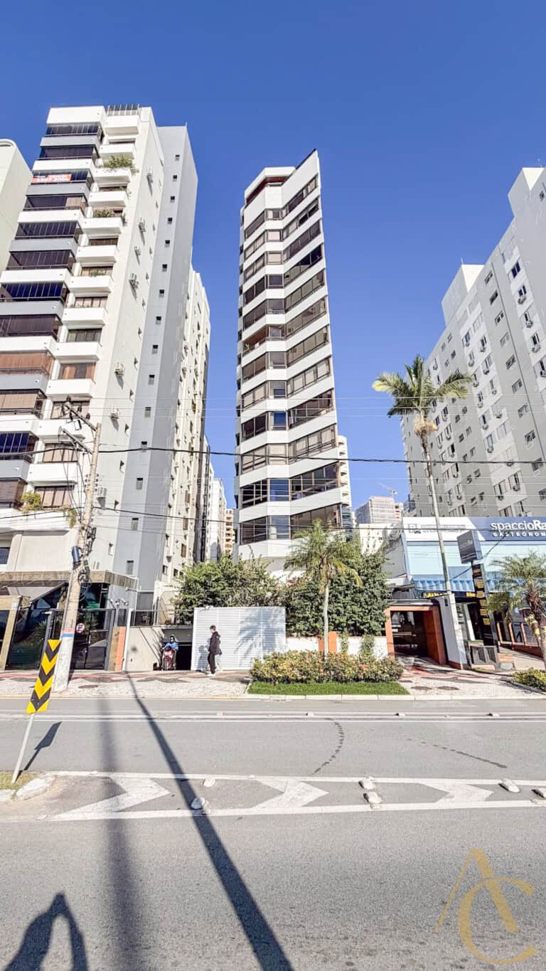 Apartamento para alugar  – 4 quartos sendo 1 suíte – Centro | Florianópolis/SC