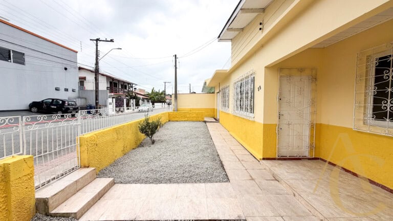Casa residencial para alugar – 4 quartos – Balneário | Florianópolis/SC.