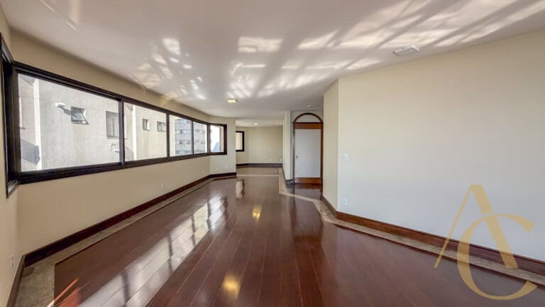 Apartamento para alugar  – 4 quartos sendo 1 suíte – Centro | Florianópolis/SC