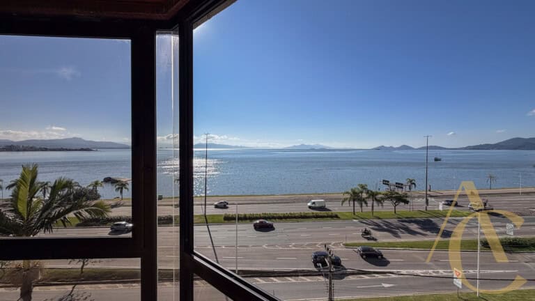 Apartamento para alugar  – 4 quartos sendo 1 suíte – Centro | Florianópolis/SC