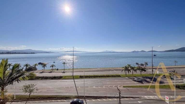 Apartamento para alugar  – 4 quartos sendo 1 suíte – Centro | Florianópolis/SC