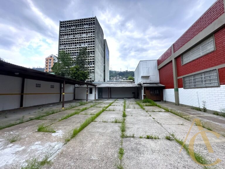 Loja/terreno para alugar – 250,00m² – Centro | Florianópolis/SC.