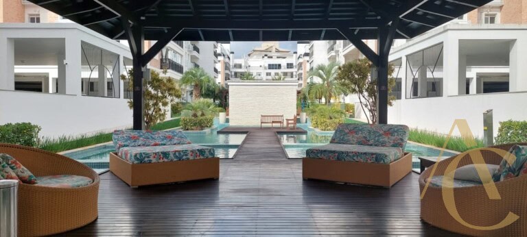 Apartamento para alugar – 3 suítes –  Abraão | Florianópolis/SC.