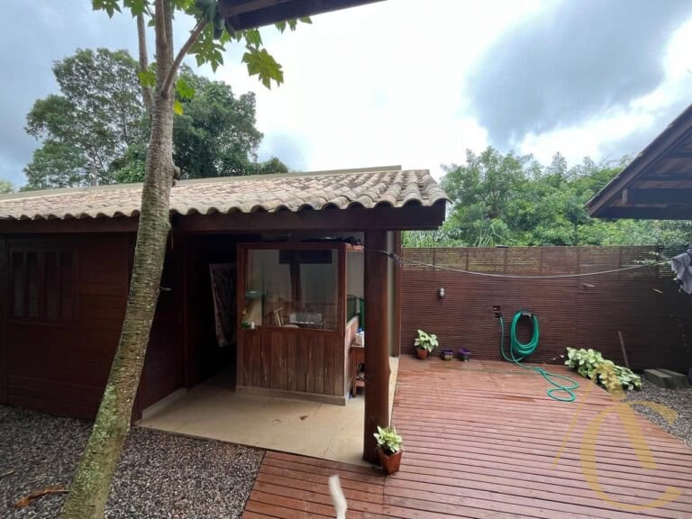 Casa à venda – 3 quartos sendo 2 suítes – Pântano do Sul | Florianópolis / SC
