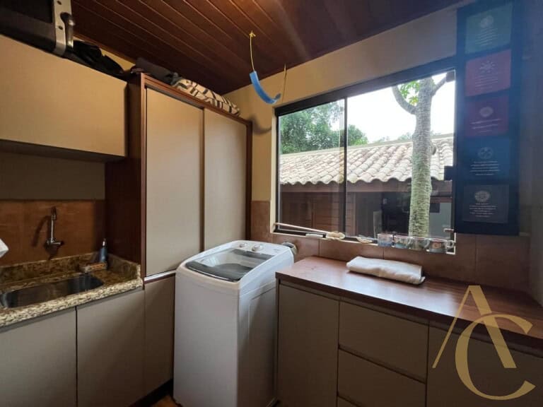 Casa à venda – 3 quartos sendo 2 suítes – Pântano do Sul | Florianópolis / SC