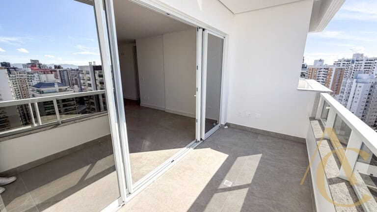 Apartamento à venda – 3 suítes e Sacada com Churrasqueira – Campinas | São José/SC.