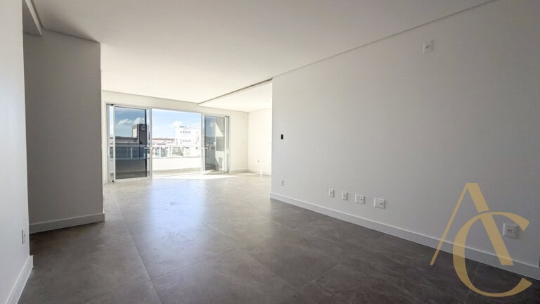 Apartamento à venda – 3 suítes e Sacada com Churrasqueira – Campinas | São José/SC.