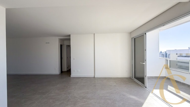 Apartamento à venda – 3 suítes e Sacada com Churrasqueira – Campinas | São José/SC.
