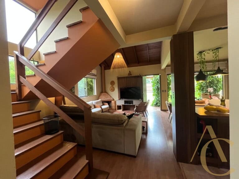 Casa à venda – 3 quartos sendo 2 suítes – Pântano do Sul | Florianópolis / SC