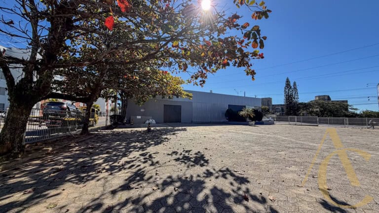 Loja para alugar – 750,00m² – Capoeiras | Florianópolis/SC.