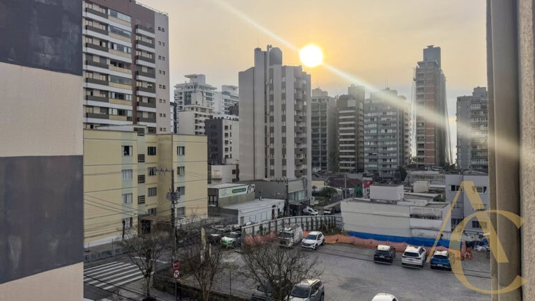 Apartamento para alugar – 2 quartos – Centro | Florianópolis/SC.
