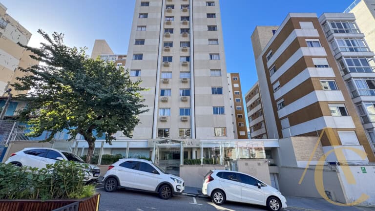 Apartamento para alugar – 2 suítes – Centro | Florianópolis/SC.